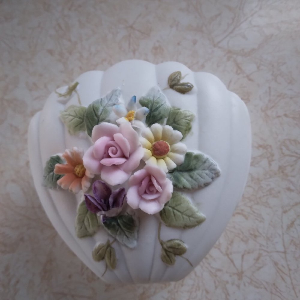 Lefton, KW3780, Hand Painted Trinket Dish with Matching Top
